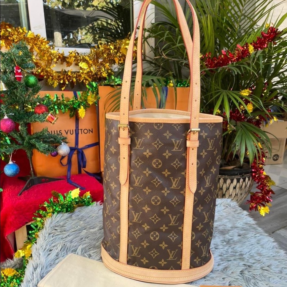 - 🌟 LIKE NEW❤️ LOUIS VUITTON BUCKET GM SHOULDER BAG
